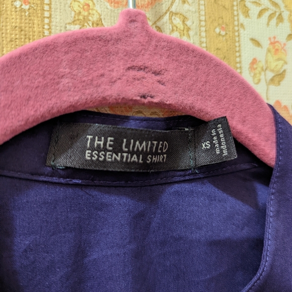 The Limited Essential Shirt (XS) - Picture 3 of 5